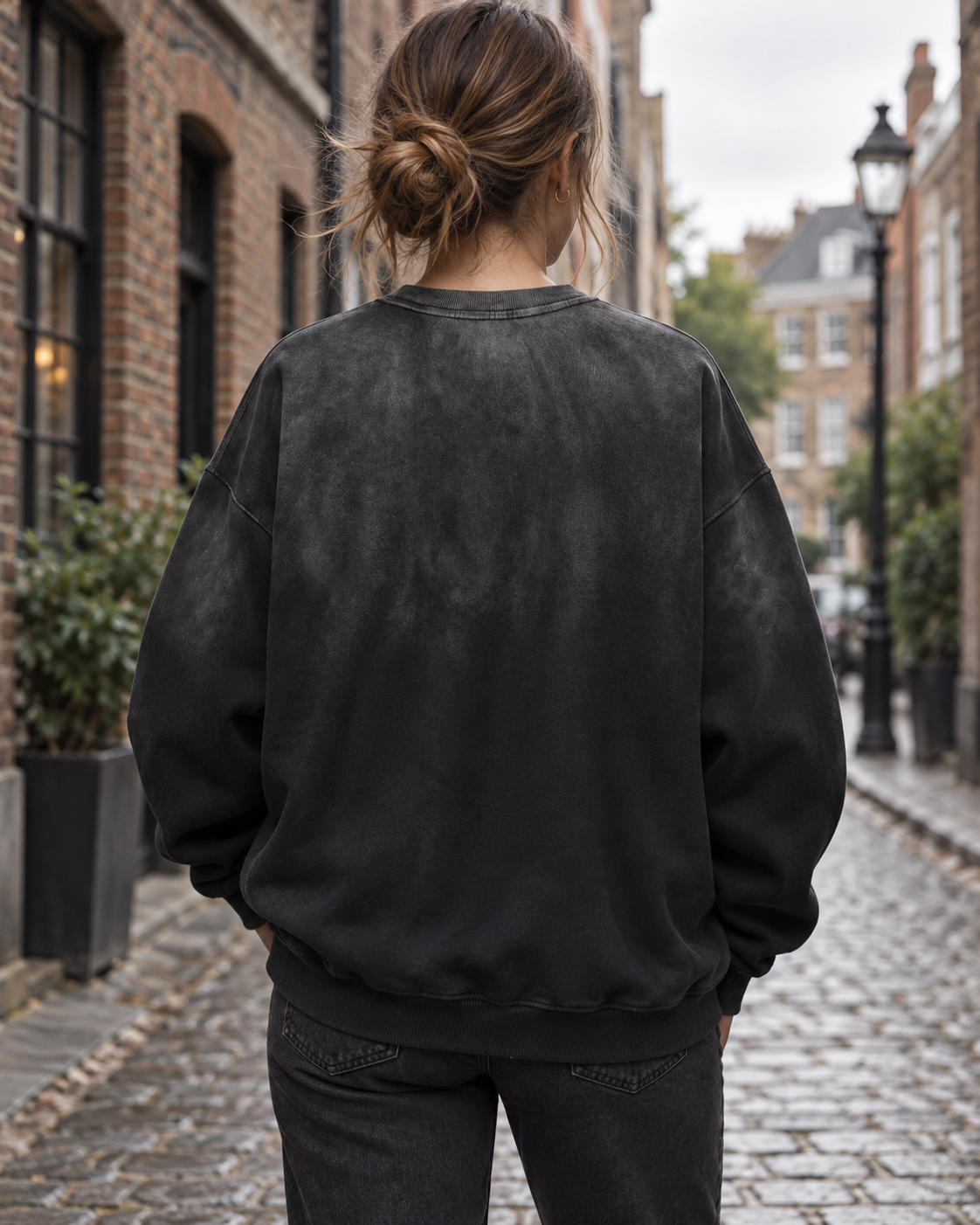 Sweatshirt - 03 GORGON CLUSTER – Black – miljøbillede bagfra