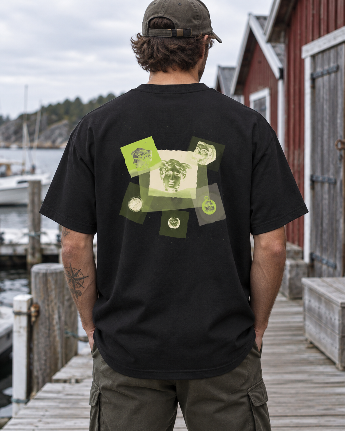 Oversized Tee - 03 GORGON CLUSTER – Black – miljøbillede bagfra