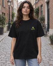 Oversized Tee - 03 GORGON CLUSTER – Black – miljøbillede forfra