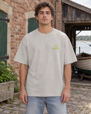 Oversized Tee - 03 GORGON CLUSTER – Light Gray – miljøbillede forfra