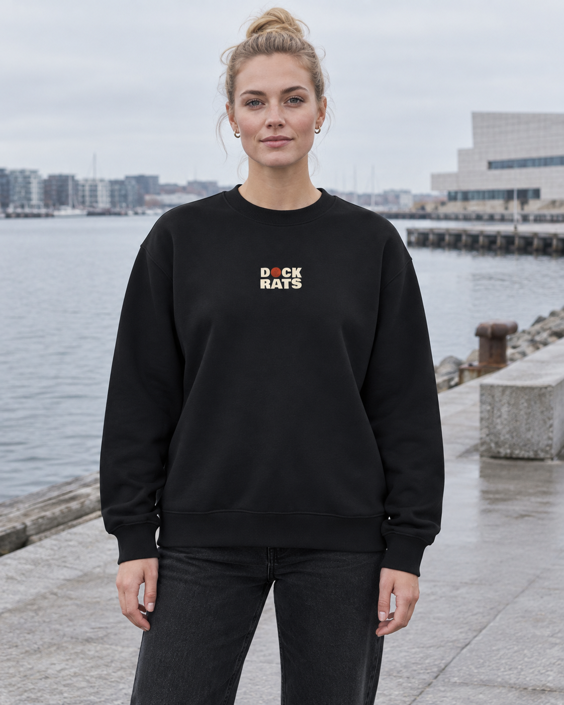 Sweatshirt - 01 TIDE – Black – miljøbillede forfra