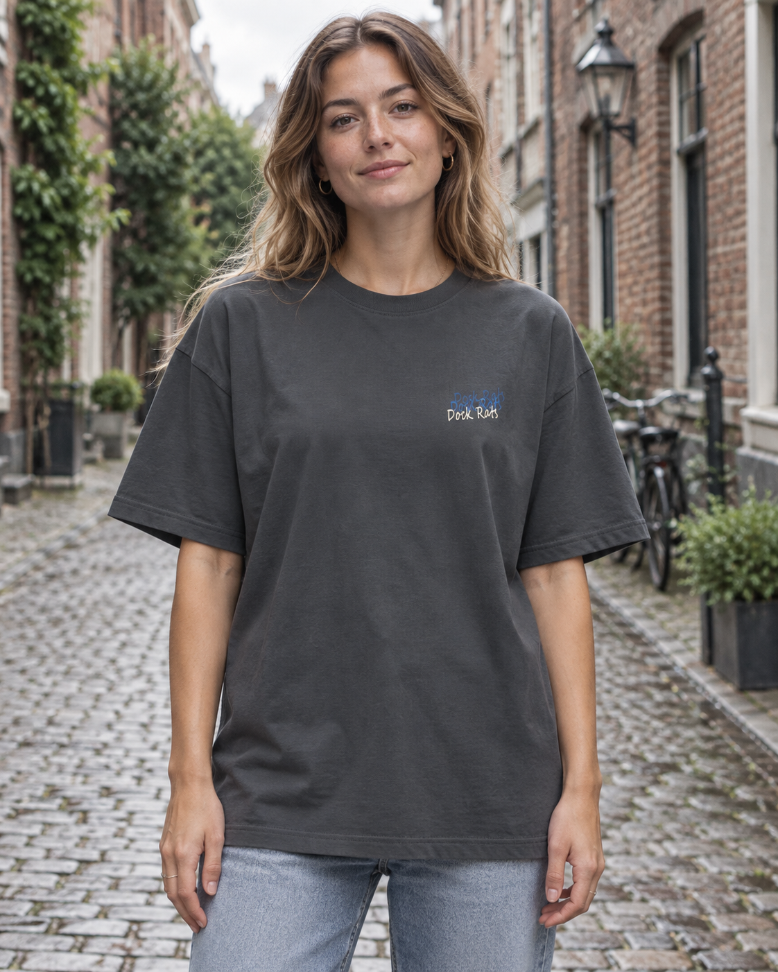 Oversized Tee - 04 AGAIN – Dark Gray – miljøbillede forfra